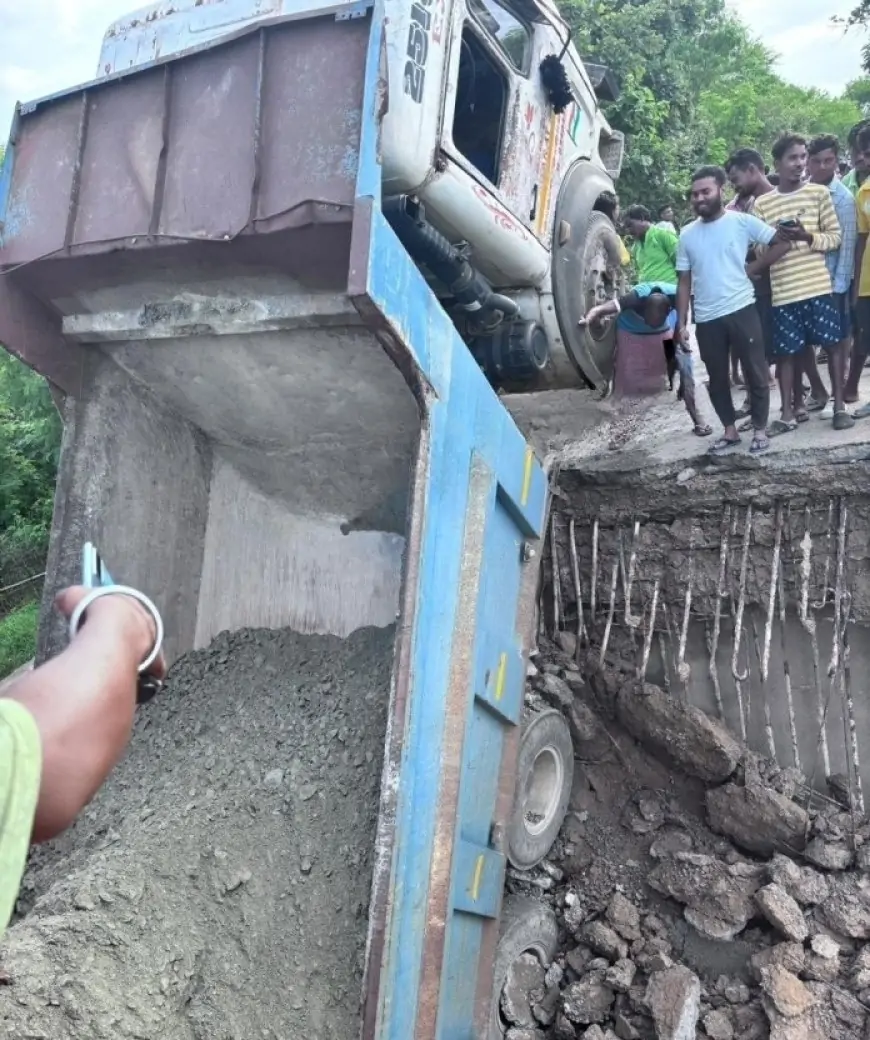 राजनगर-जमशेदपुर मार्ग पर खैरकोचा पुलिया धंसा, हाईवा फंसा: संपर्क बाधित