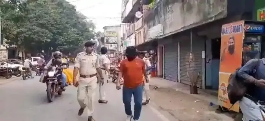 आदित्यपुर में कुख्यात अपराधी संतोष थापा की पेशी, पुलिस वाहन ख़राब होने पर पैदल लाया गया