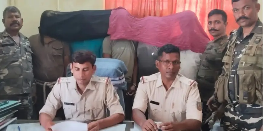 रामगढ़ में अवैध लोहा स्क्रैप के साथ तीन तस्कर गिरफ्तार, पुलिस ने ट्रक को पकड़ा