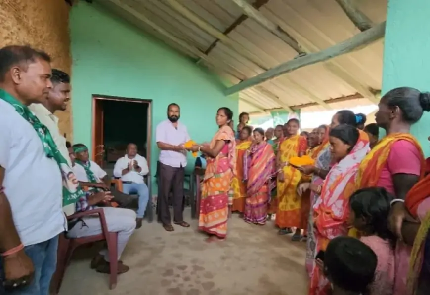 विधायक मंगल कालिंदी का जुगसलाई क्षेत्र दौरा: ग्रामीणों को हेमंत सरकार की योजनाओं की जानकारी दी