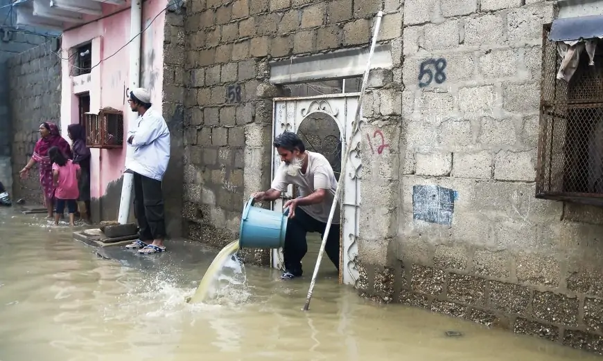 गालूडीह की सबर बस्ती में भारी बारिश से पानी भर गया: परिवारों को भयानक कठिनाइयों का सामना