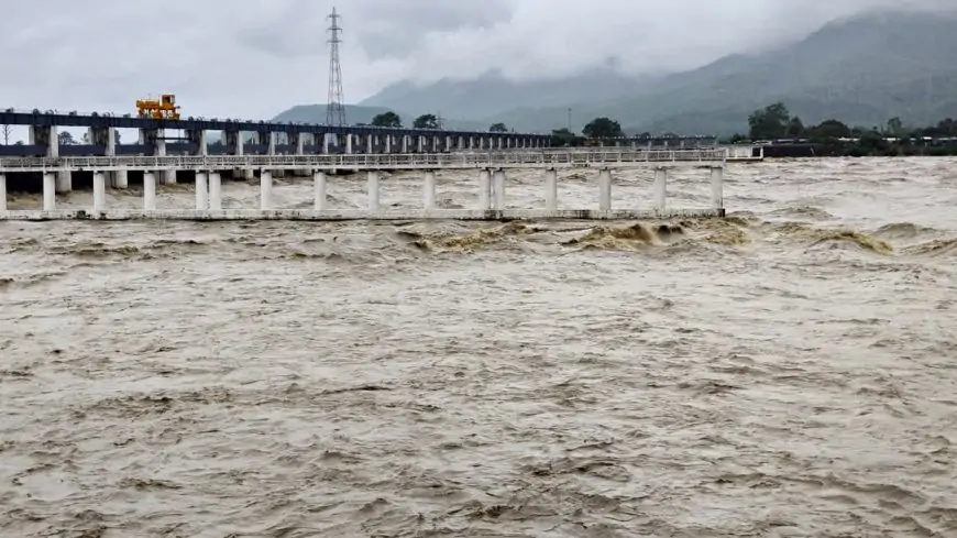 Nepal Flood landslide - नेपाल में बाढ़ और भूस्खलन से तबाही: 112 की मौत, सैकड़ों लापता