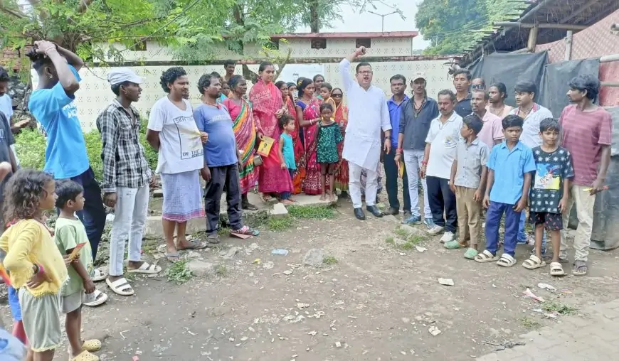 कदमा में लाखों का बंद पड़ा शौचालय बना लोगों के लिए मुसीबत, स्वास्थ्य मंत्री बन्ना गुप्ता के खिलाफ जमकर नारेबाजी!