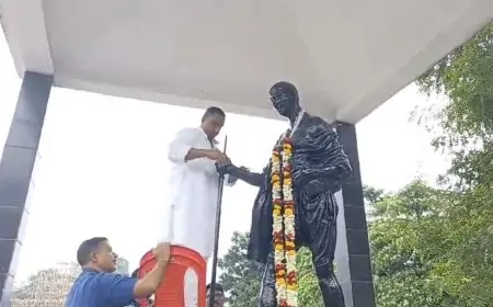 गांधी जयंती पर झारखंड में हुआ महा-सम्मान समारोह: बापू के विचारों से जिलाधिकारी का स्वच्छता संकल्प