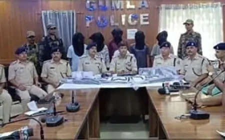 गुमला में बड़ी सफलता! 6 लाख के इनामी नक्सली रंथू उरांव समेत 5 गिरफ्तार, भारी हथियार बरामद