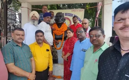 लोकनायक जयप्रकाश नारायण की पुण्यतिथि पर जमशेदपुर में भाजमो ने दी श्रद्धांजलि