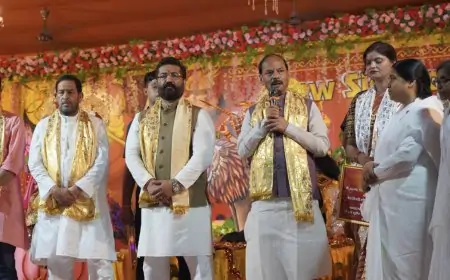 ओडिशा के राज्यपाल रघुवर दास ने न्यू सिदगोड़ा में माँ दुर्गा की महाआरती में लिया हिस्सा, दी शांति और एकता की सीख