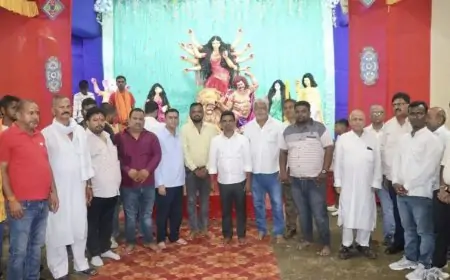 कैरेज कॉलोनी दुर्गा पूजा का भव्य उद्घाटन: शक्ति की उपासना में रम गया पूरा शहर, रामचंद्र सहिस ने की खुशहाली की कामना
