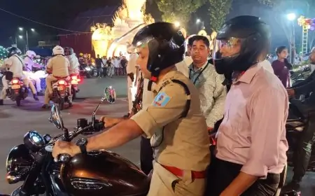 नवरात्रि की महासप्तमी पर उपायुक्त और SSP ने किया बाइक से फ्लैग मार्च, शहर में सुरक्षा व्यवस्था कड़ी