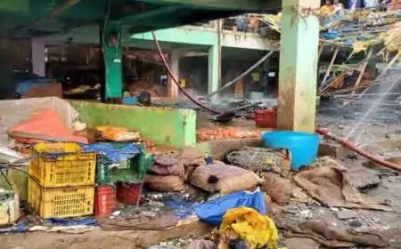 रांची: सब्जी मंडी में अचानक लगी भीषण आग, दुकानदारों में मची अफरा-तफरी!