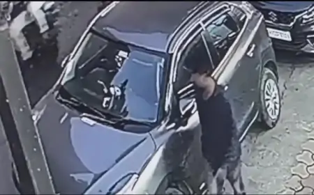 जमशेदपुर में कार चोरी का सनसनीखेज मामला: CCTV में कैद हुई रेकी करने वाला अपराधी