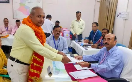 डॉ. उमेश कुमार ने भरा नामांकन: जमशेदपुर की समस्याओं पर किया फोकस, 'राइट टू एजुकेशन' और 'नो माइग्रेशन' की पहल