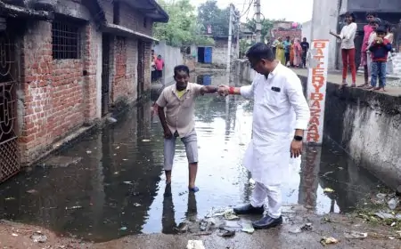 मानगो दाईगुट्टू में जल जमाव ने लोगों को किया कैद, भाजपा नेता विकास सिंह ने नगर निगम को चेताया