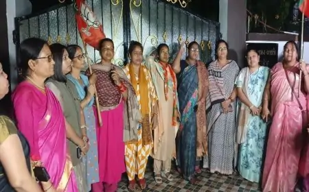 रांची में कांग्रेस नेता इरफान अंसारी के खिलाफ बीजेपी महिला मोर्चा का हंगामा, इस्तीफे की मांग पर अड़ीं सैकड़ों महिलाएं!