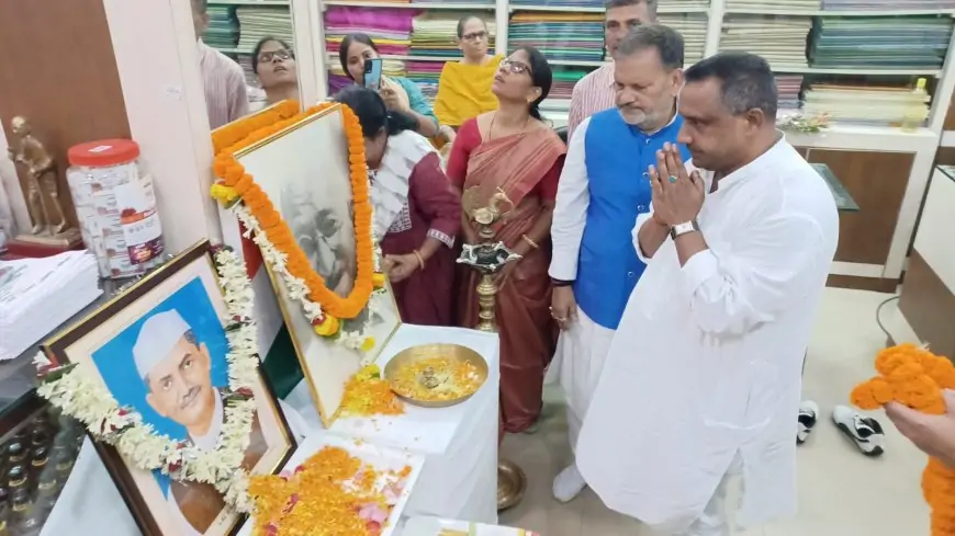 गांधी जयंती पर खादी के प्रति बढ़ाएं प्रेम: मंत्री बन्ना गुप्ता का संदेश