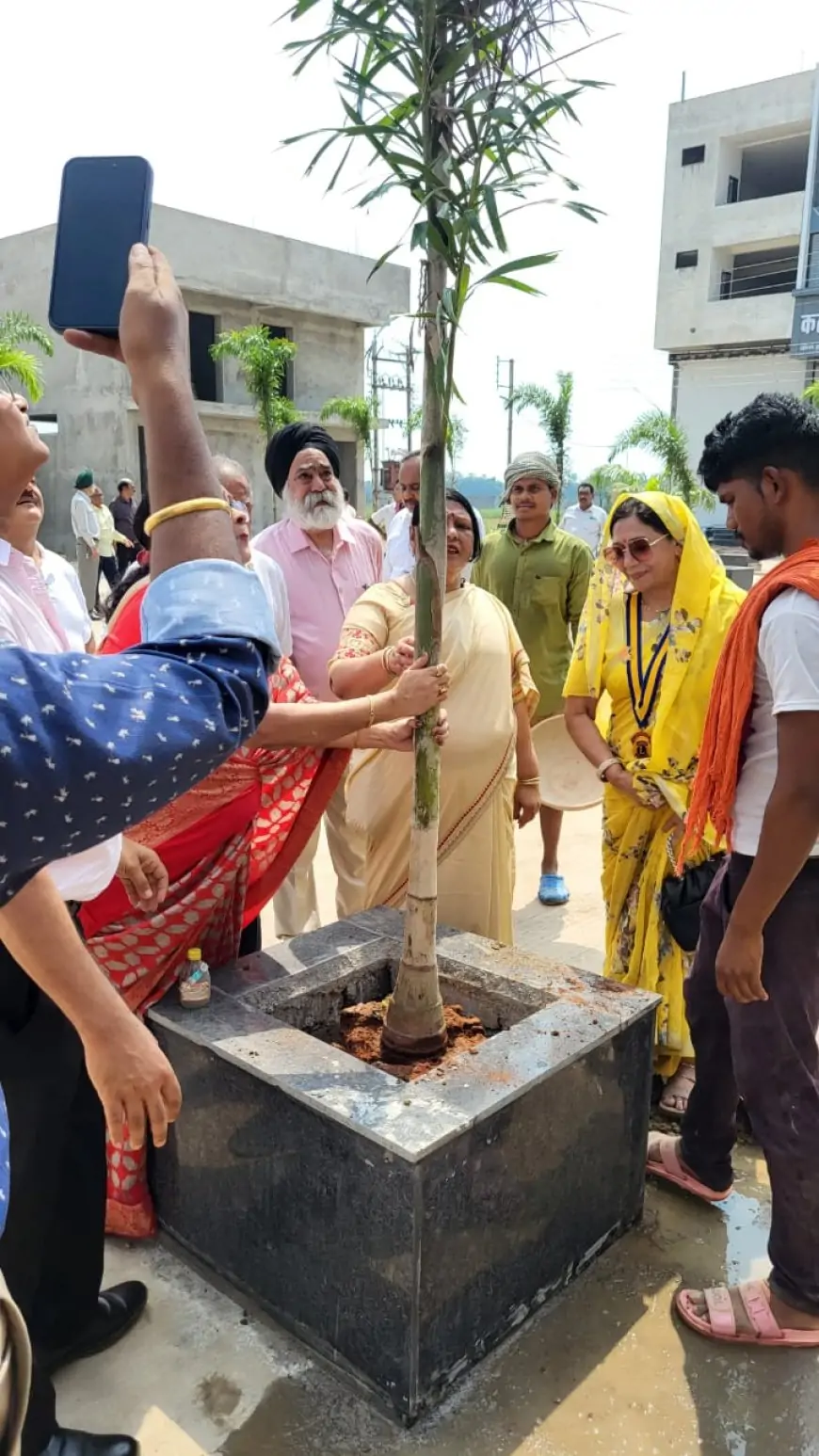 लायंस क्लब ने गांधी और शास्त्री जी की जयंती पर 100 पौधे लगाए, दुर्ग शहर में हरियाली का बढ़ाया कदम!