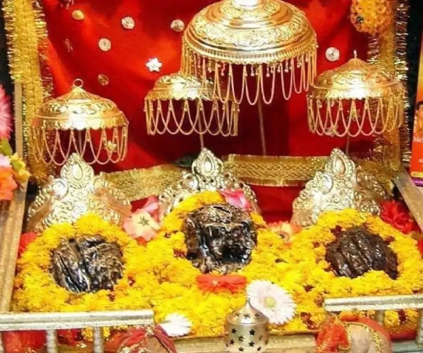 नवरात्रि का शुभारंभ: माता वैष्णो देवी धाम में धूमधाम से विशेष पूजा