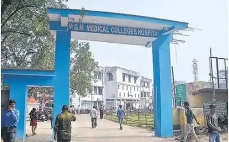 जमशेदपुर के MGM अस्पताल में छत गिरने से बाल-बाल बचे डॉक्टर, निर्दलीय प्रत्याशी शौरव विष्णु पहुंचे मौके पर
