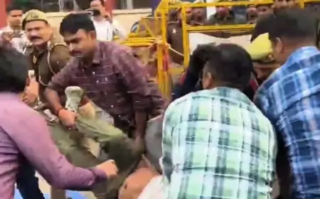 Prayagraj Protest: पीसीएस परीक्षा में मानकीकरण का विरोध, पुलिस की सख्ती से छात्राओं में भय