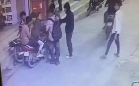 Adityapur में बाइक सवारों ने टाटा स्टील कर्मी से लूटी सोने की चेन, सीसीटीवी में कैद हुई पूरी वारदात