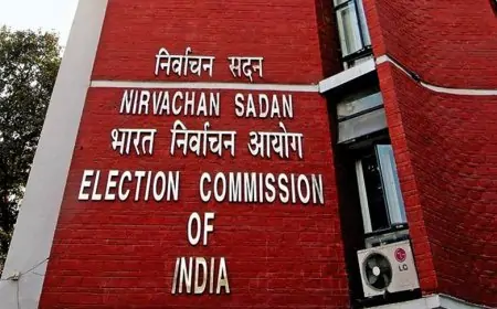 Lucknow Election: पुलिसकर्मियों का निलंबन, सपा ने उठाए गंभीर सवाल, जानें क्या हो रहा है चुनावों में!