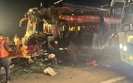 Aligarh: दर्दनाक हादसा, एक्सप्रेसवे पर बस-ट्रक की भिड़ंत में 5 की मौत