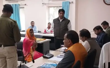 Nawada Action: डीएम के जनता दरबार में उमड़ी फरियादियों की भीड़, कई शिकायतों का मौके पर हुआ समाधान