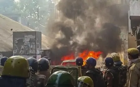 Sambhal Violence: जामा मस्जिद सर्वे के बाद भड़की हिंसा, अब तक 4 की मौत, इंटरनेट सेवा पर रोक