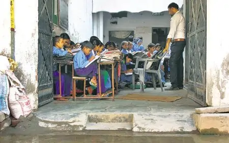 Betla: एकल शिक्षक पर निर्भर स्कूलों में बच्चों की पढ़ाई बुरी तरह प्रभावित