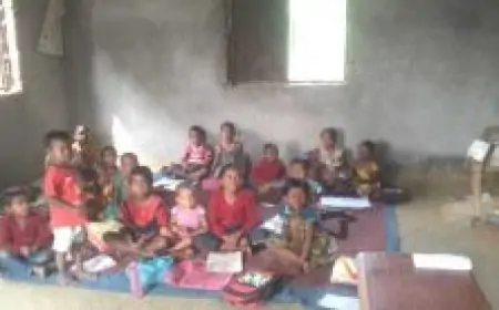 Ghatshila  Anganwadi : 12 साल से अधूरा आंगनबाड़ी भवन, बच्चों की पढ़ाई हो रही प्रभावित