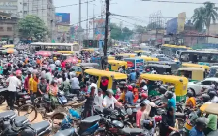 Mango Traffic Jam :Mango में जाम का कहर, बच्चों की पढ़ाई और ऑफिस जाने वाले लोग फंसे