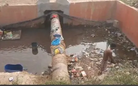 Adityapur Water Crisis : आदित्यपुर में जल संकट: 4 महीने से पाइपलाइन क्षतिग्रस्त, रेलवे की एनओसी बनी समस्या
