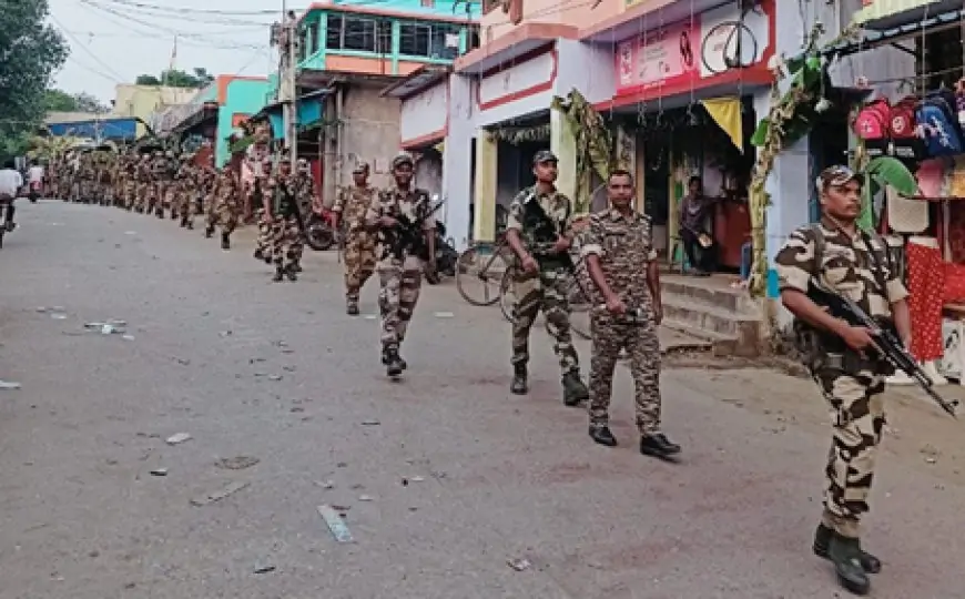 गालूडीह में पुलिस का पैदल मार्च, चुनाव के मद्देनजर शांति व्यवस्था सुनिश्चित करने की तैयारी