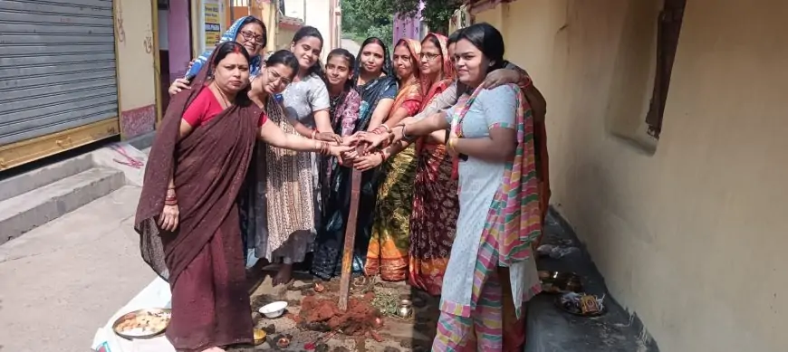 भाई दूज पर प्रेमनगर में महिलाओं ने मनाई यमद्वितीया पूजा: भाईयों के लिए की लंबी उम्र की कामना