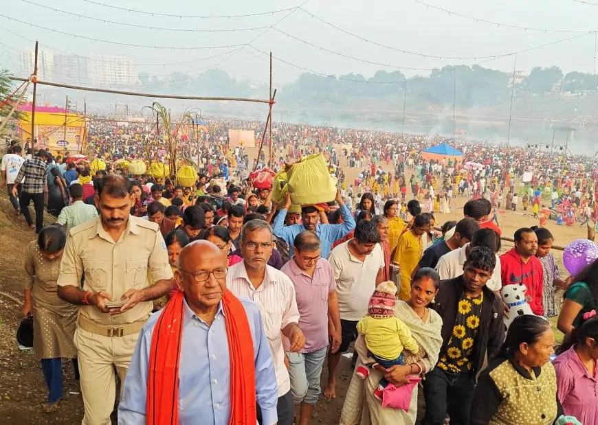 छठ महापर्व: सरयू राय ने विभिन्न घाटों पर प्रसाद वितरण में निभाई अहम भूमिका