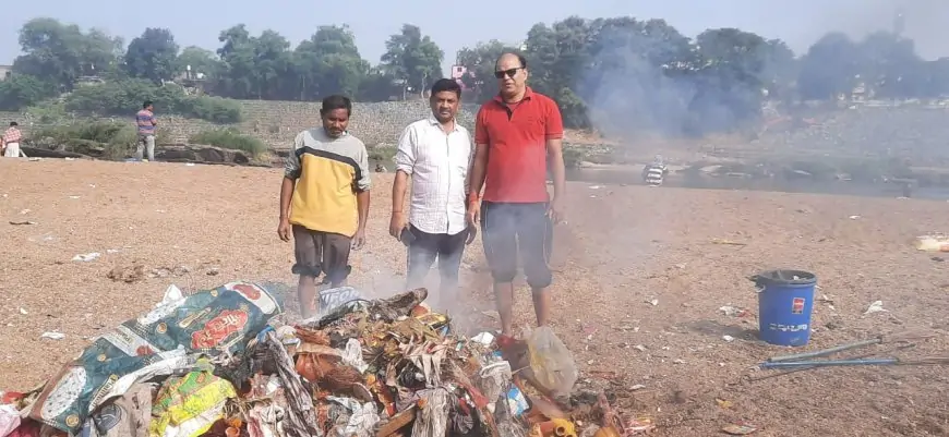 Gandhi Ghat Cleanup: अखिल भारतीय पूर्व सैनिकों ने चलाया सफाई अभियान, मूर्तियों के विसर्जन से की शुरुआत