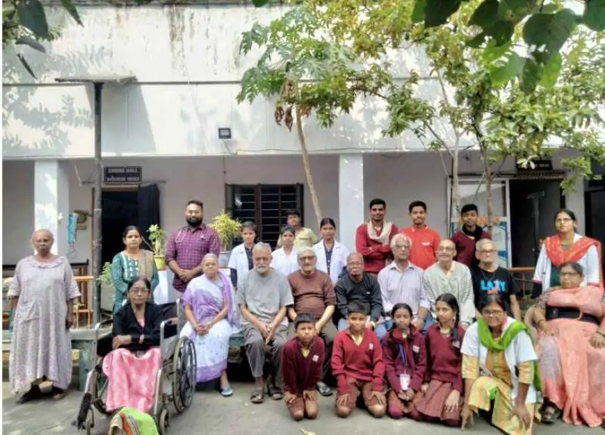 जमशेदपुर में Educational Visit: मुरली पब्लिक स्कूल के छात्रों ने ओल्ड एज होम में बुजुर्गों संग बिताया खास दिन