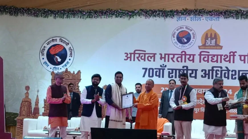 Gorakhpur. Award Ceremony: ABVP के राष्ट्रीय अधिवेशन में दीपेश नायर को मिला केलकर पुरस्कार