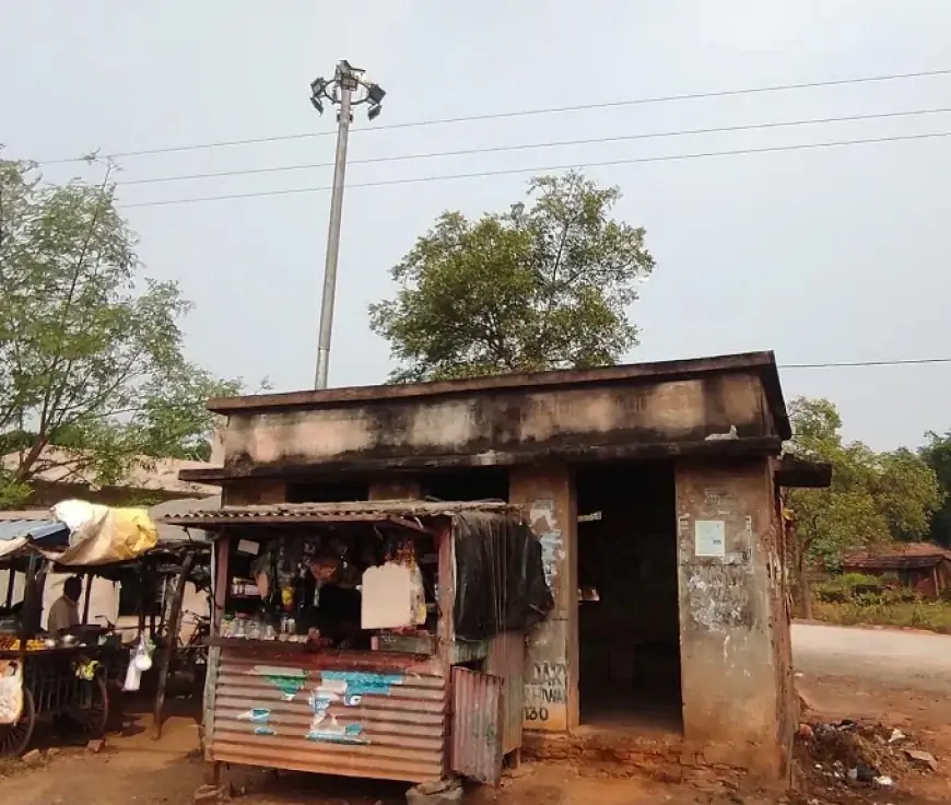 Baharagora Facilities: बस पड़ाव पर यात्री सुविधाओं का टोटा, शहीद चौक पर इंतजार है बदलाव का