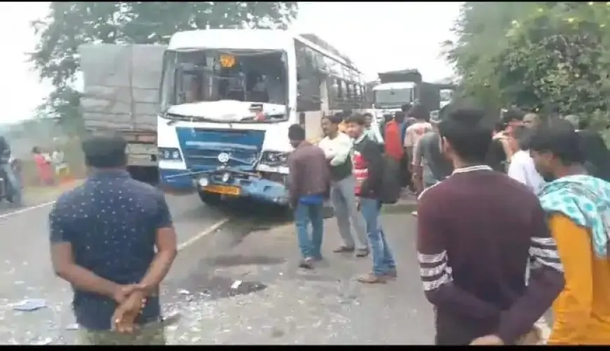 Saraikela Accident: ओवरटेक के दौरान दो बसों में भिड़ंत, दर्जनों यात्री घायल, दो की हालत गंभीर