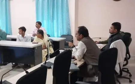 Nawada में Discussion: सस्टेनेबल विलेज डेवलपमेंट पर DM की अहम पहल