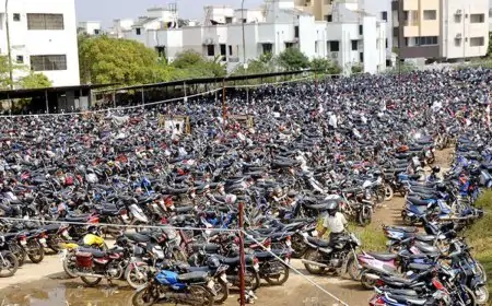 Jamshedpur Traffic: पार्किंग विवाद ने बढ़ाया ट्रैफिक जाम, चालान और झगड़ों का बना केंद्र