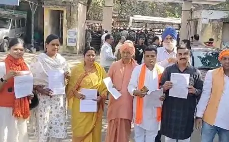 Jamshedpur Protest: जमशेदपुर में बांग्लादेश में हिंदुओं पर अत्याचार के खिलाफ विशाल प्रदर्शन, उठाई सुरक्षा की मांग