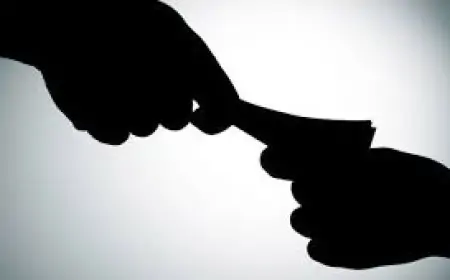 Lohardaga Bribery: एंटी करप्शन टीम ने 70 हजार रिश्वत लेते अफसर को रंगे हाथ पकड़ा!