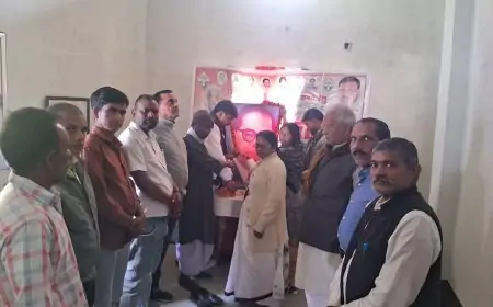 Nawada Tribute: संविधान निर्माता अंबेडकर के महापरिनिर्वाण दिवस पर कांग्रेस कार्यकर्ताओं ने दी श्रद्धांजलि