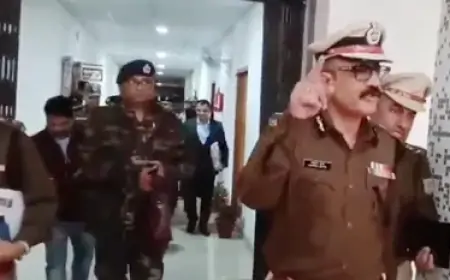Chaibasa Visit: डीजीपी अनुराग गुप्ता ने नक्सलियों के खिलाफ अभियान को नया मोड़ दिया