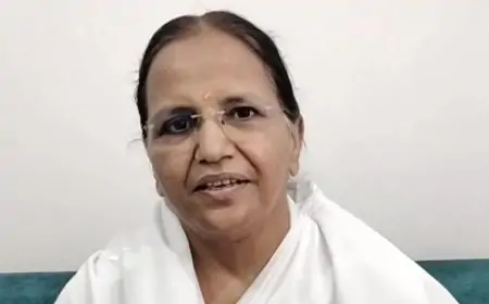 Jamshedpur Poetry: मरीन ड्राइव पर कवियों और कलाकारों का महासम्मेलन, जानें क्या रहा खास