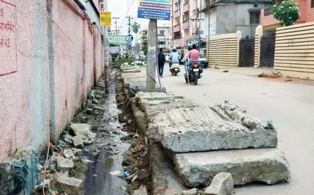 Ranchi Danger: नालियों से स्लैब हटाए, लेकिन दोबारा लगाए नहीं; सड़क पर खतरा बढ़ा