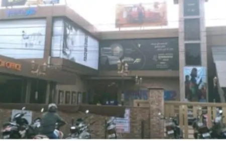 Bhilai Theft : मुक्ता टाकीज में दिनदहाड़े हुई 1.32 लाख की लूट, गार्ड को बनाया बंधक
