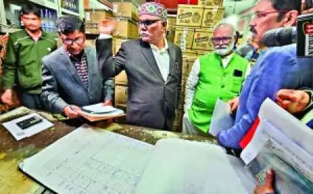 Ranchi Liquor Sales Inspection : मंत्री ने शराब दुकान की स्टॉक जांच में पाई गड़बड़ी, अधिकारियों में मच गई खलबली